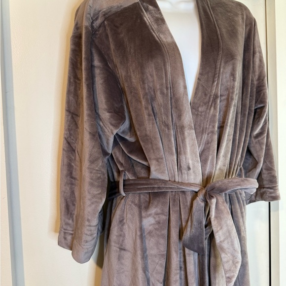 Splendid Velvety Soft Grage Robe - Picture 3 of 8